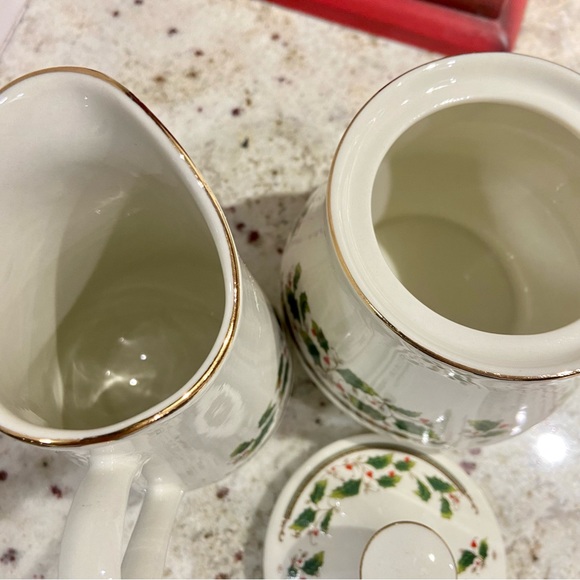 Royal Limited Holly Holiday Creamer & Lidded Sugar Bowl Vintage Set - Picture 8 of 10